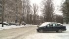 Сугроб на улице Кронштадтской мешает автолюбителям