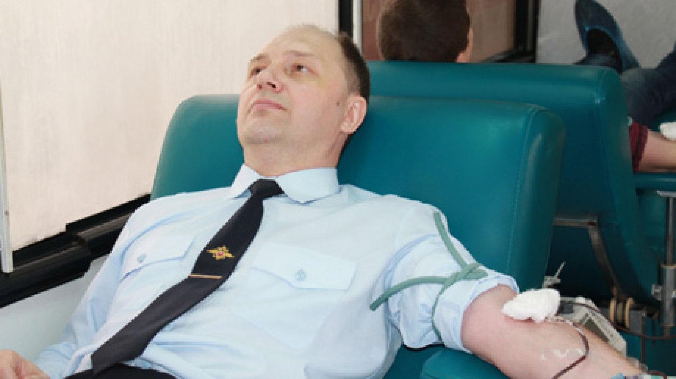 Пензенские полицейские сдали более 27 литров крови