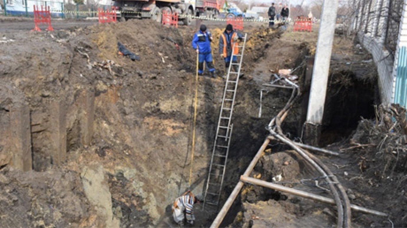 38 работников горводоканала устраняют аварию в Терновке