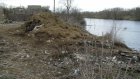 Берега безымянного ручья в селе Марат завалены навозом и мусором