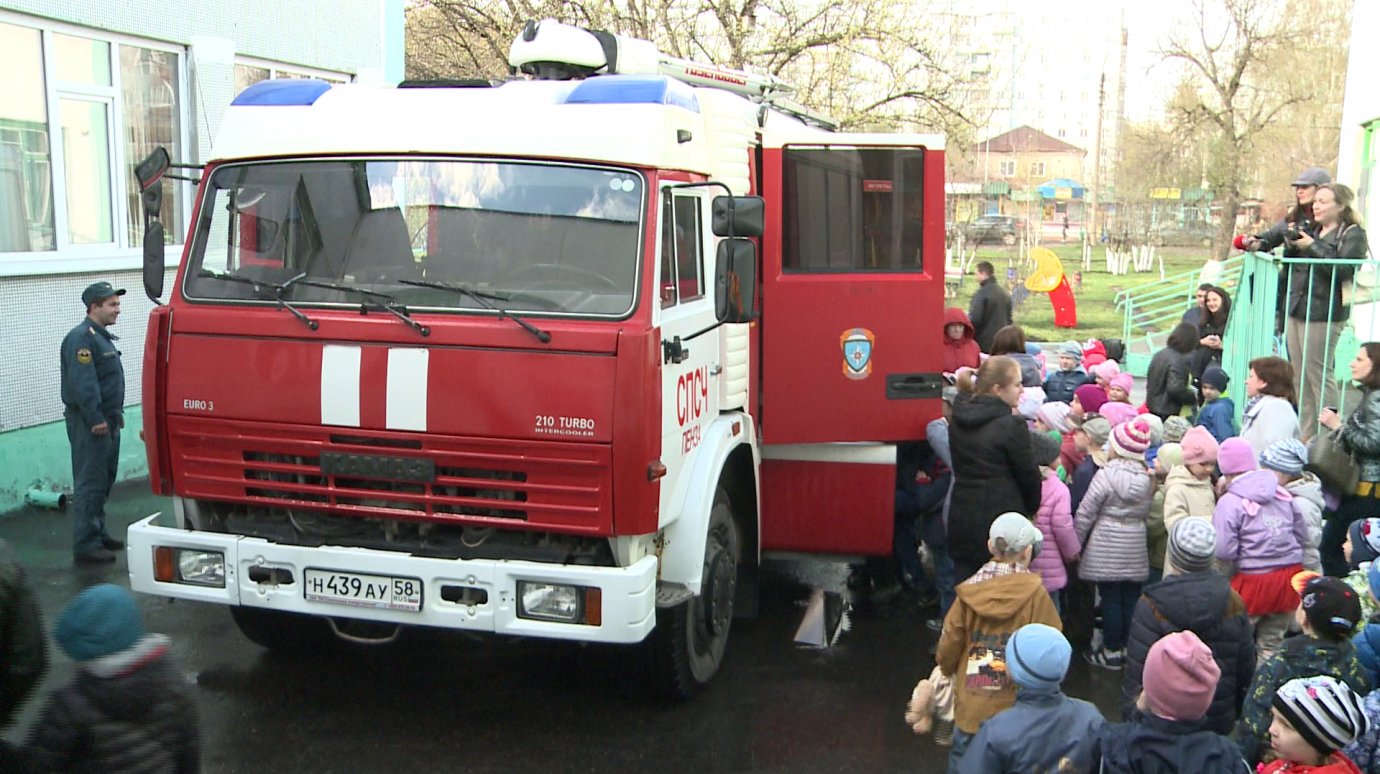 В гости к воспитанникам детского сада «Непоседы» пришли пожарные
