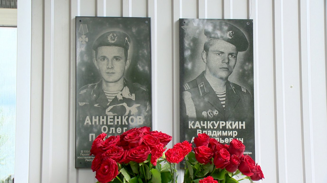 В Пензе открыли мемориальную доску герою чеченской войны О. Анненкову