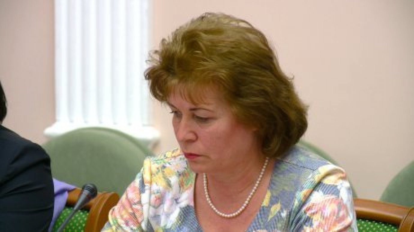 Елена Столярова попросила защитить семью из Нижнеломовского района