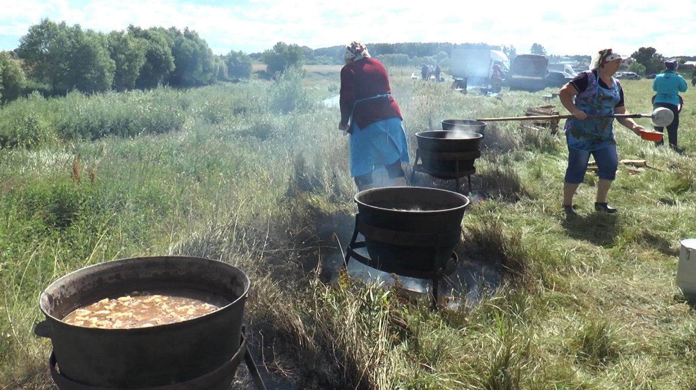 На Сабантуе в селе Кикино сварили суп из 205 кг мяса