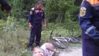 Пензенские спасатели вынесли из леса сломавшего бедро велосипедиста