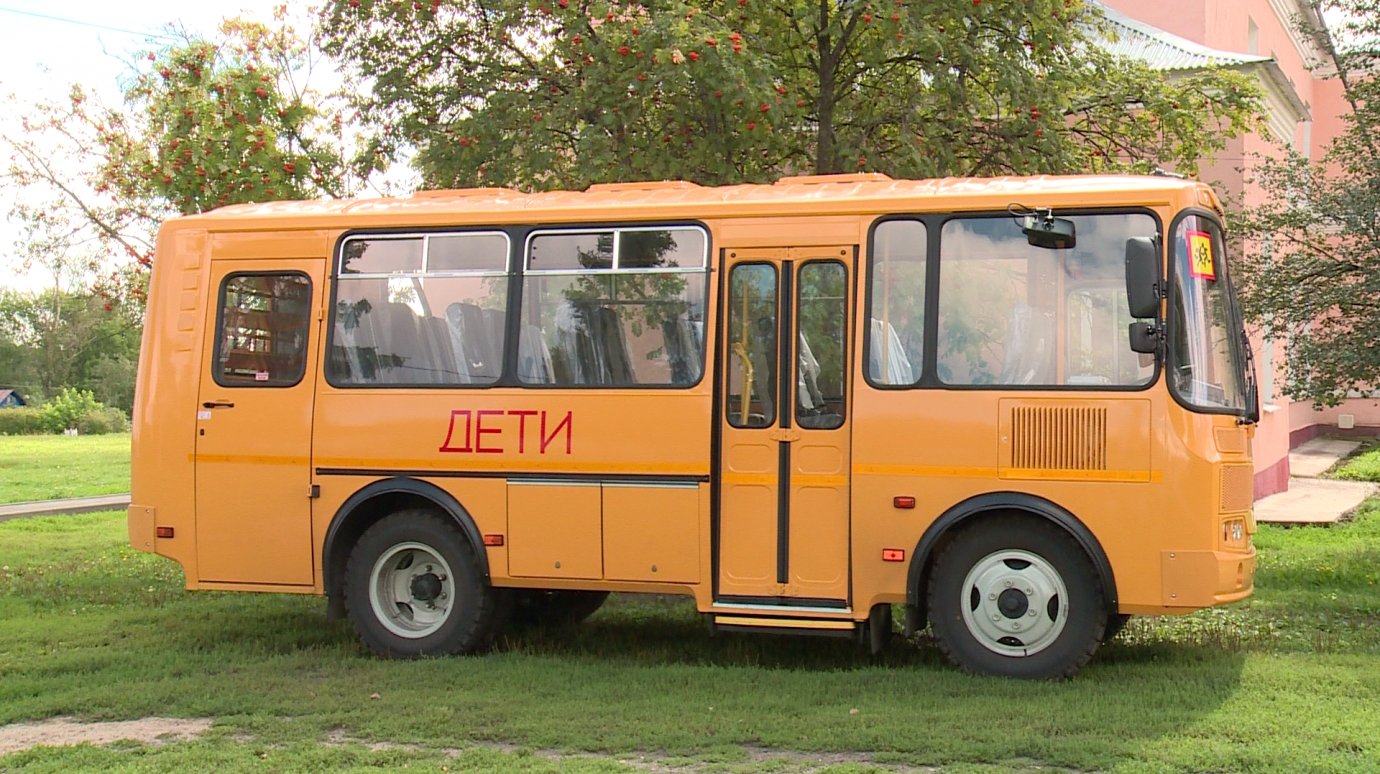 В село Верхний Ломов доставили новый школьный автобус