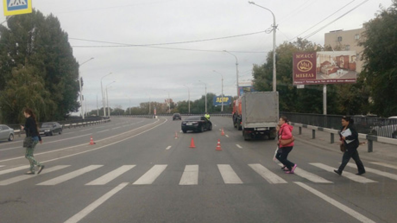 На переходе у ТЦ «Суворовский» Toyota сбила пешехода