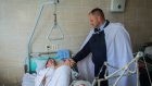 Раненого инспектора ГИБДД посетило в больнице высокое начальство