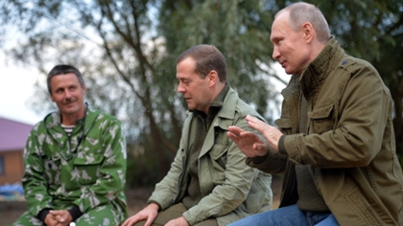 Путин и Медведев пообещали помочь рыбакам на соймах