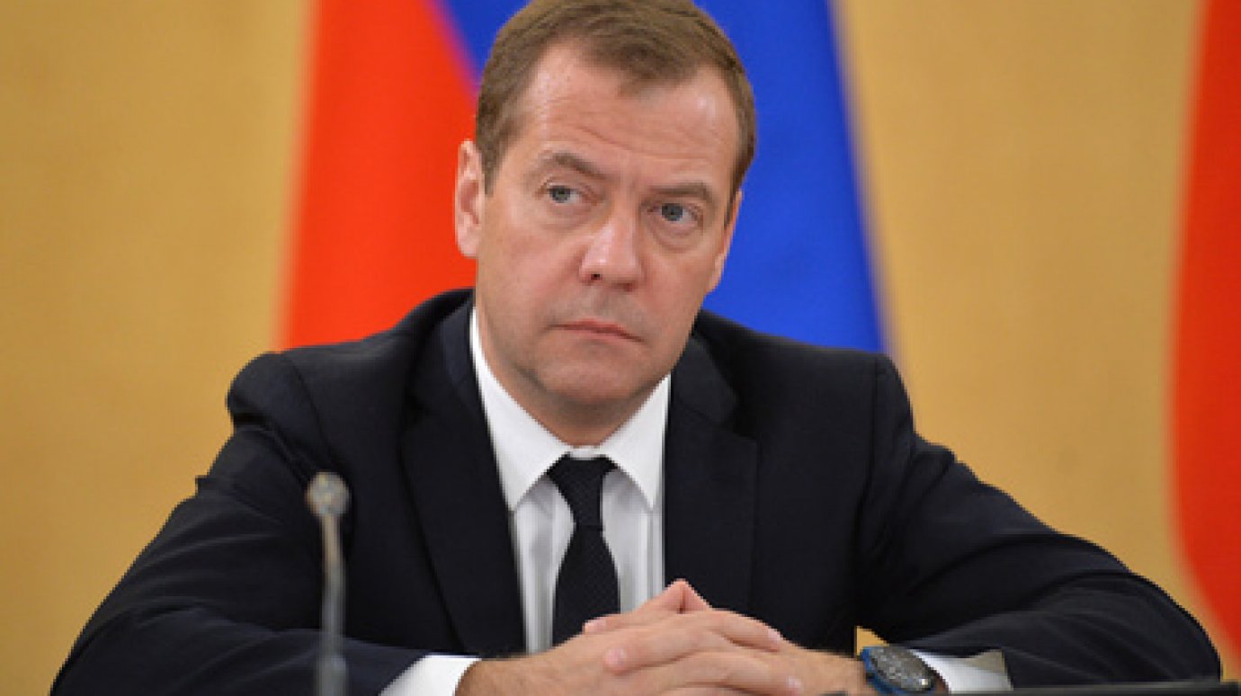 Медведев утвердил приоритет российских производителей при госзакупках