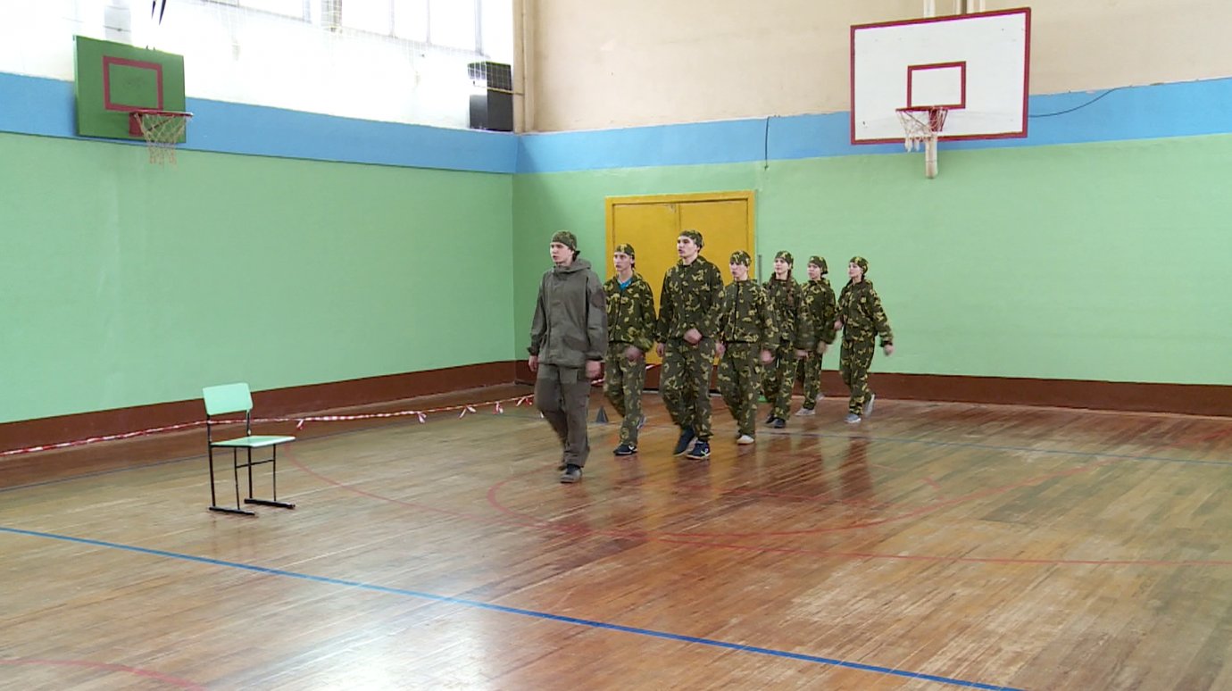 Школьники области участвовали в военно-патриотических соревнованиях