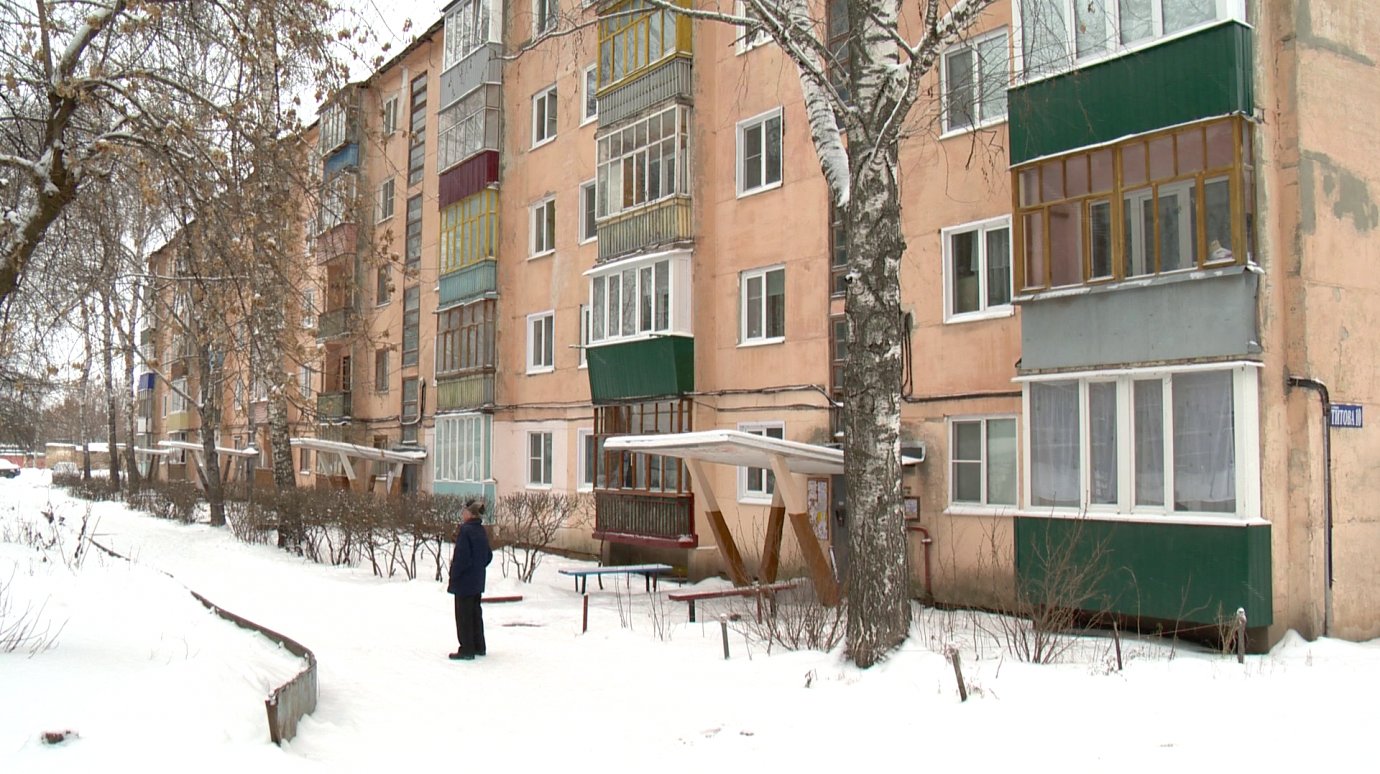 Жители двух домов на Титова остались без воды
