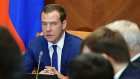 Медведев поручил запретить продажу непищевой продукции с алкоголем