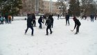 На Фонтанной площади состоялся турнир по хоккею в валенках