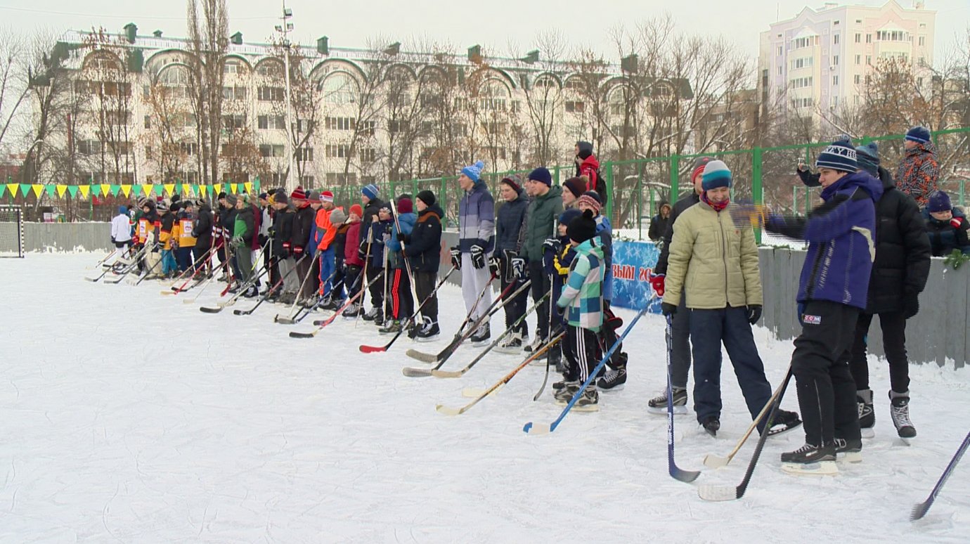 У лицея № 2 встретились дворовые хоккейные команды Ленинского района
