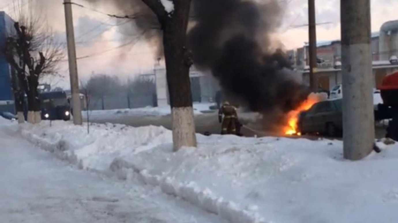 На улице Байдукова в Пензе сгорел автомобиль Audi