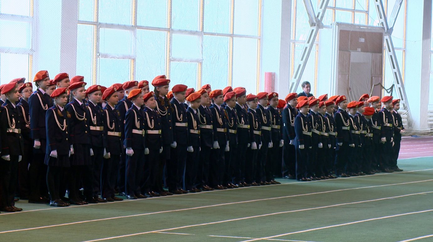 Офицеры оценили строевую подготовку кадетов школы № 70