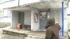 Жители дома на Фурманова боятся обрушения козырька