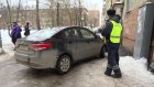 Слетевшая с крыши на Ленинградской льдина повредила машину