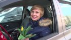 В Пензе сотрудники ГИБДД поздравили женщин-водителей с 8 Марта