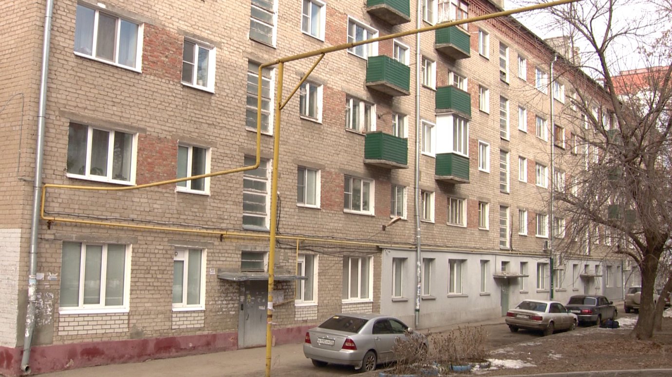Жители ул. Богданова просят установить шлагбаум во дворе дома № 63а