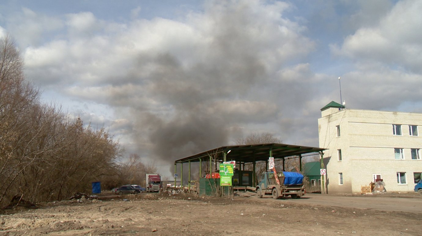 Пензенцы заметили дым на Чемодановской свалке