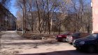 Житель улицы Вяземского устроил парковку на газоне