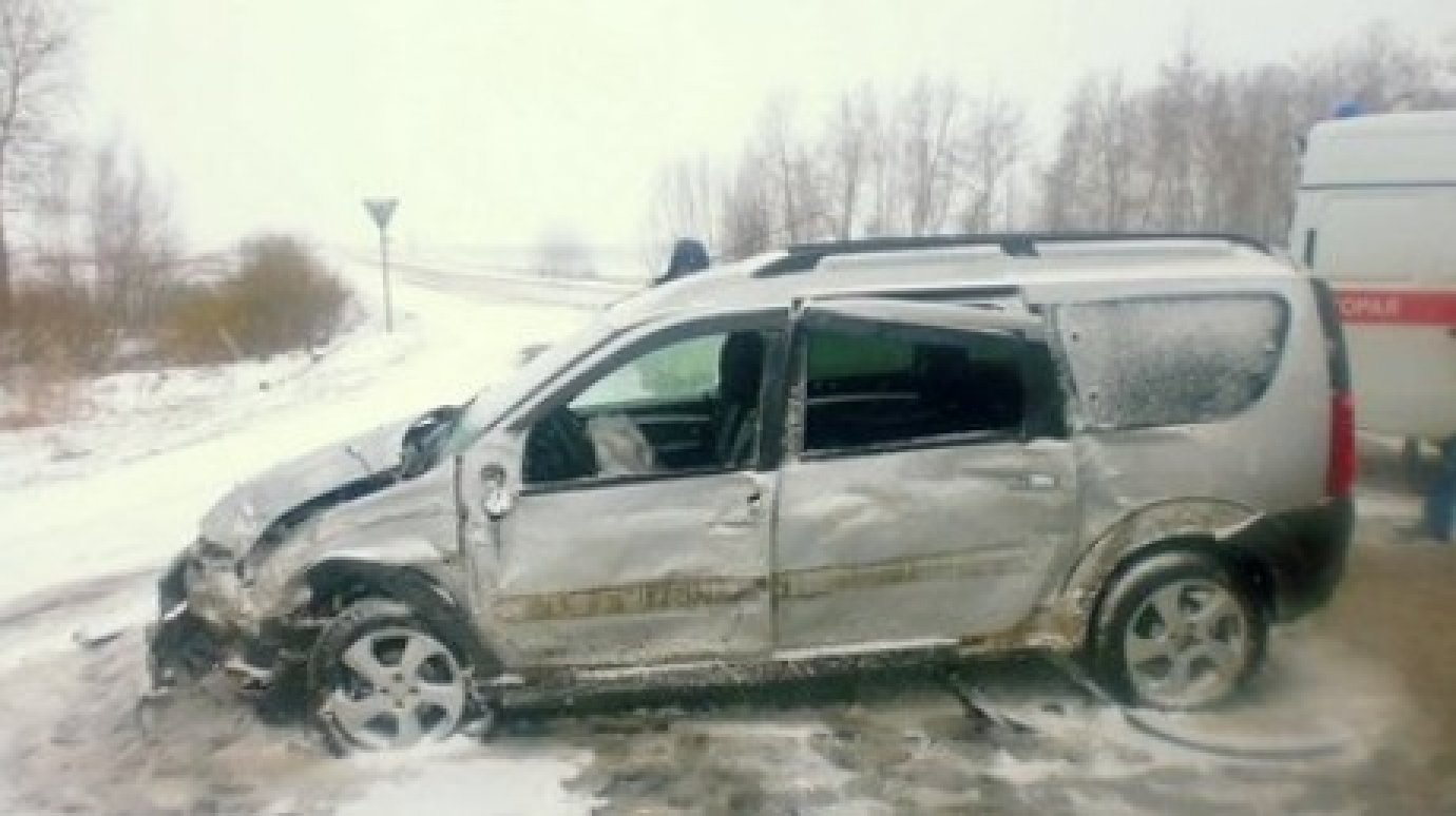 В Нижнеломовском районе столкнулись две «Лады-Ларгус», пострадали четверо