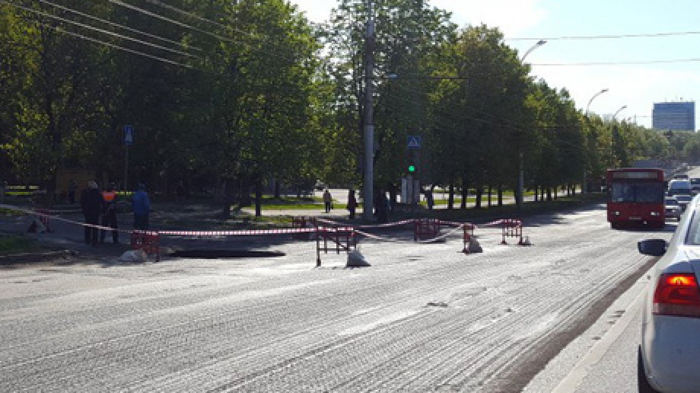 На проспекте Победы в Пензе провалился участок дороги