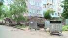 Коммунальщики испортили клумбы у дома № 85 на ул. Ладожской