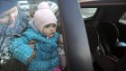 Россиянам запретили оставлять детей младше семи лет в машине без присмотра