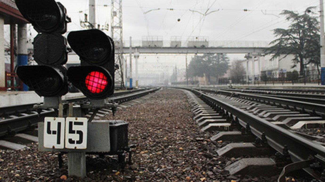 Пассажирский поезд столкнулся с дрезиной в Ленинградской области