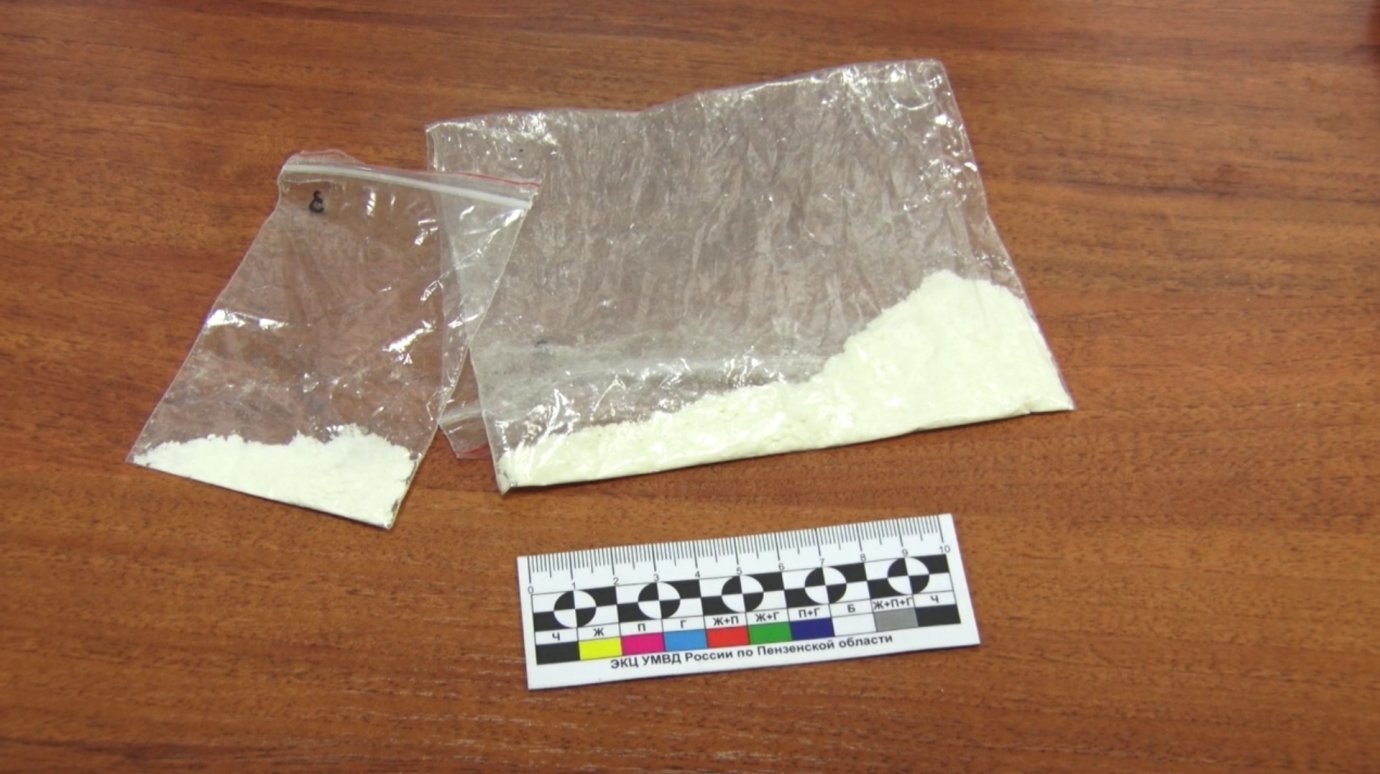 Полицейские обнаружили в машине у пензенца 300 граммов наркотиков