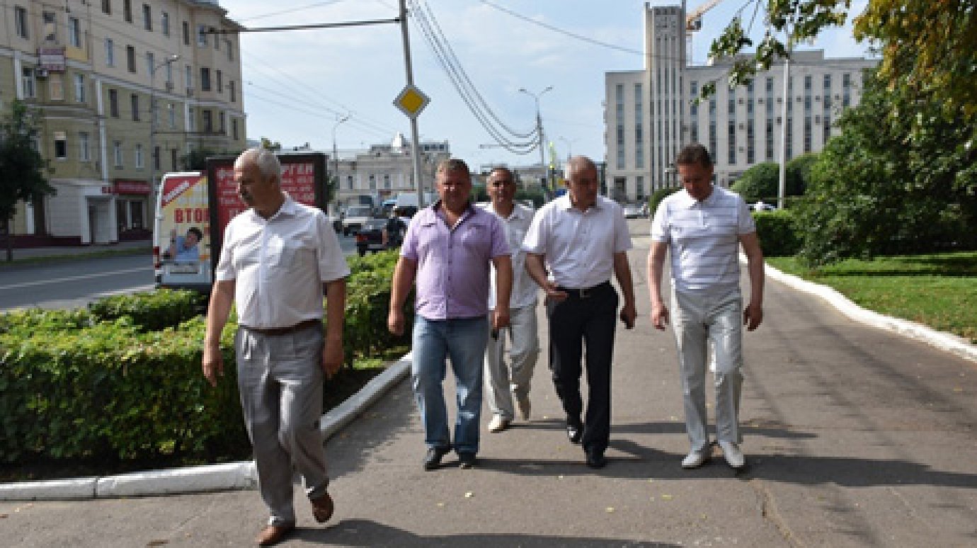На ул. Кирова отремонтируют тротуар от здания правительства до Бакунина