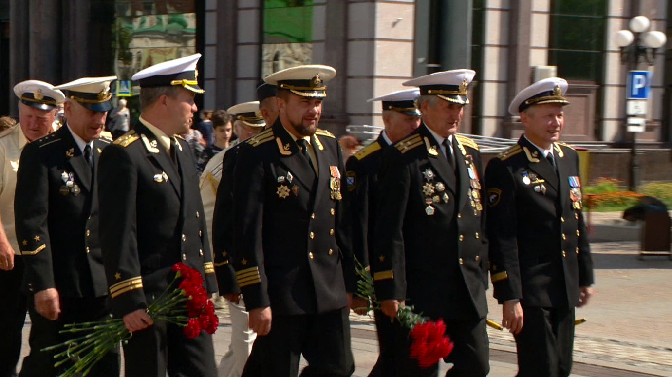 В День ВМФ моряки прошли колонной по центру Пензы