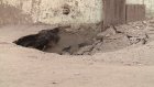 На улице Петровской образовался провал у канализационного колодца
