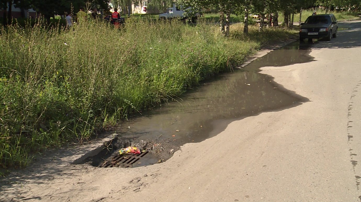 Жители улицы Ладожской остались без воды из-за утечки