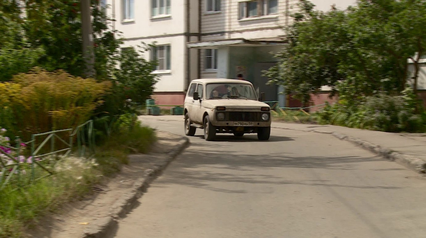 Ремонт дороги на Сухумской водители объезжают через дворы на Терешковой