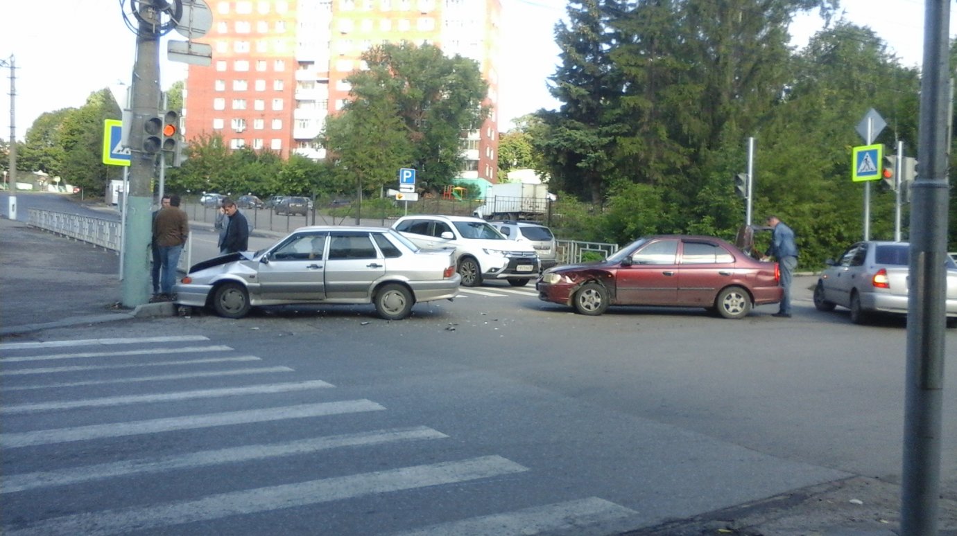 На перекрестке улиц Красной и Свердлова произошло ДТП