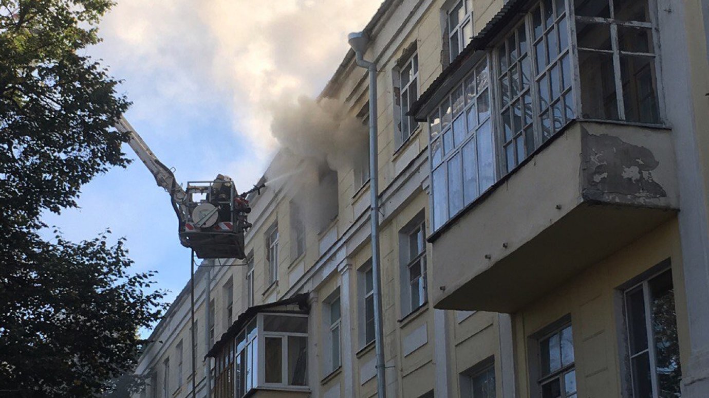 Сотрудники МЧС потушили пожар в квартире на улице Ленина