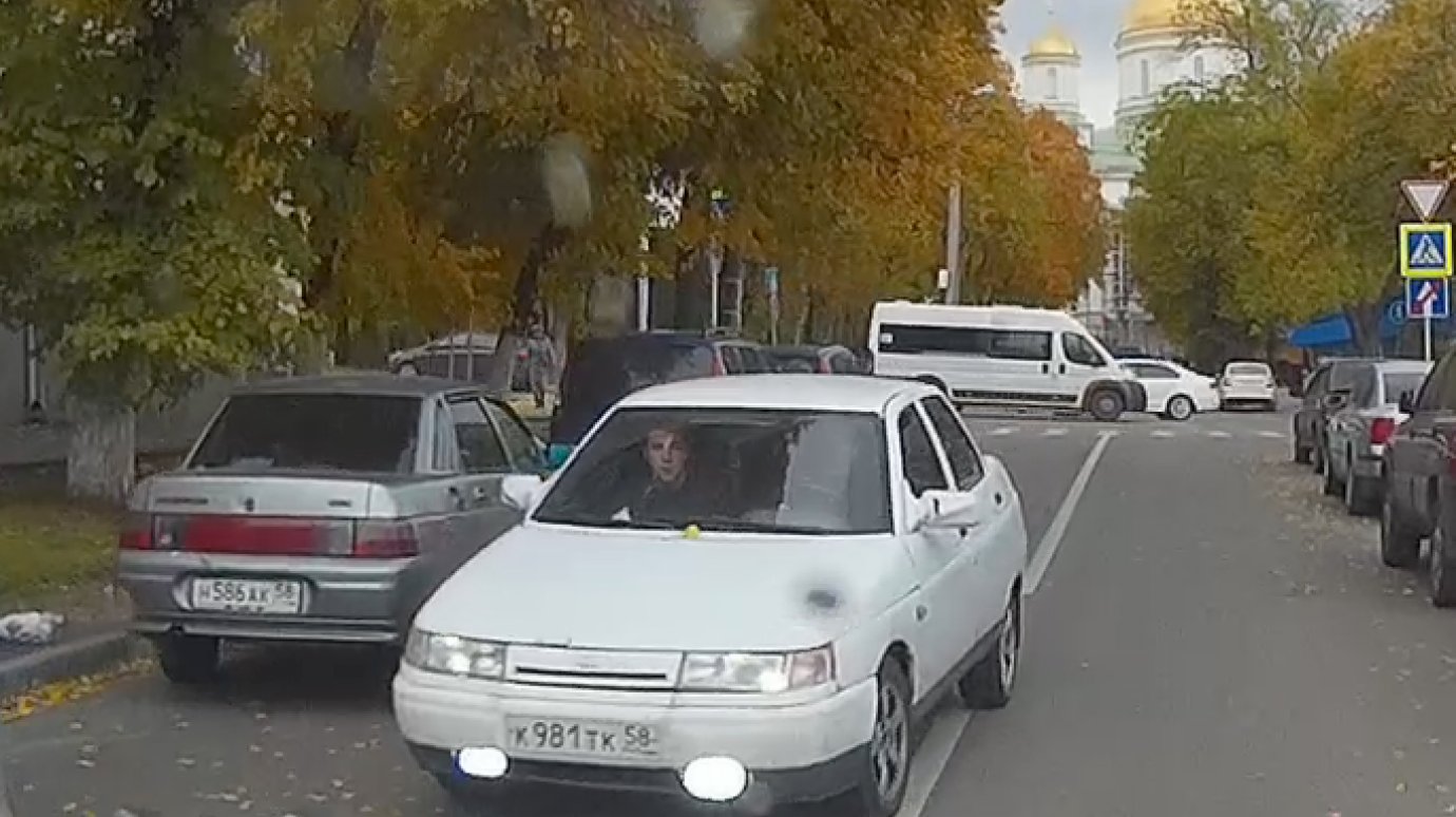 На улице Богданова водитель ВАЗ-2110 проехал по встречке