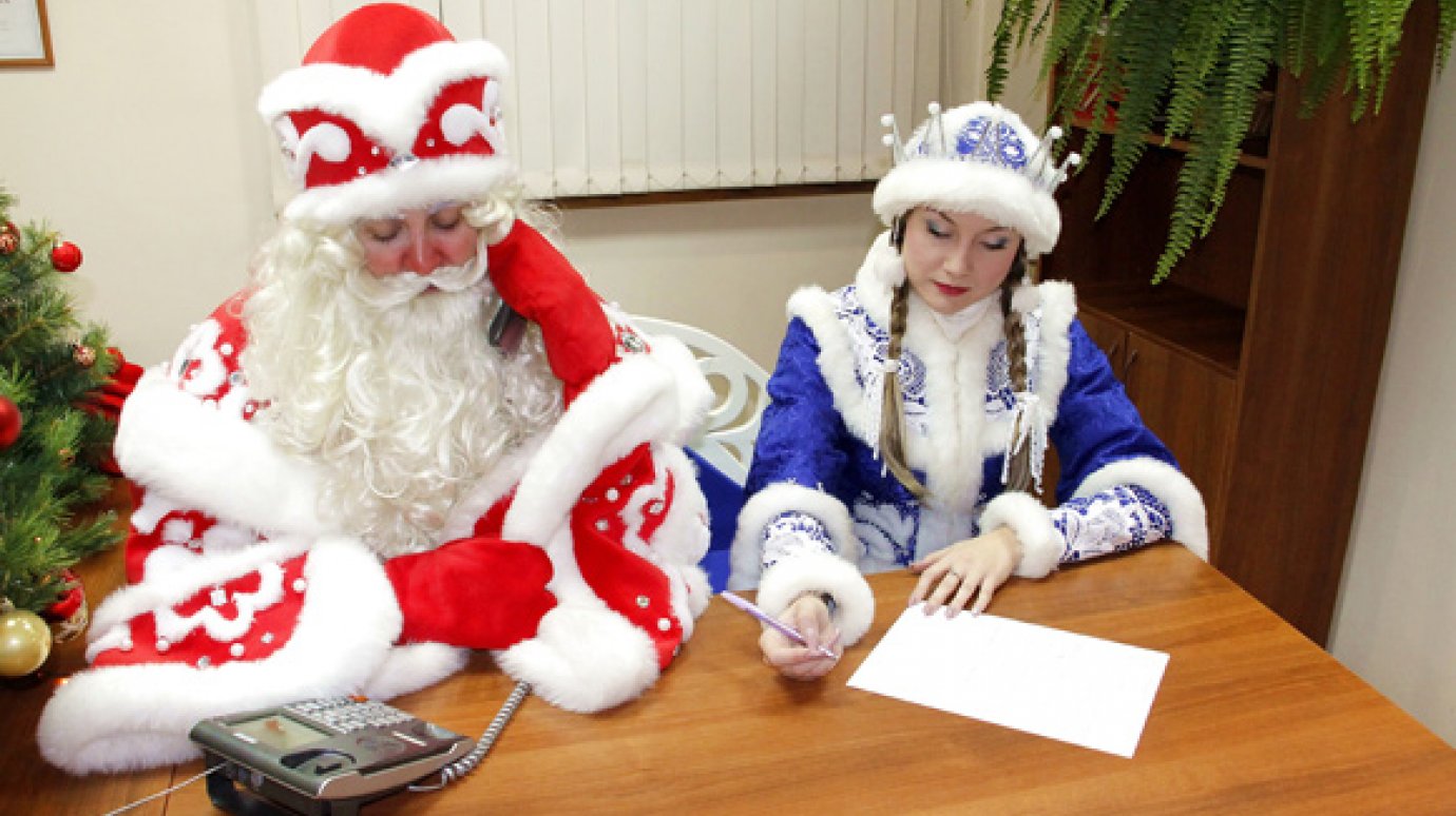 Более 40 юных пензенцев поздравили Деда Мороза с днем рождения