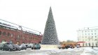 На площади Ленина украсили новогоднюю елку