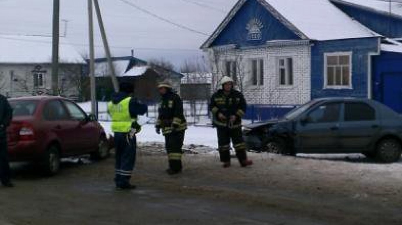 В Кузнецком районе в ДТП пострадала 57-летняя женщина-водитель