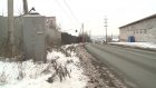На Кольцова из-за снега на тротуаре пешеходы рискуют попасть под колеса