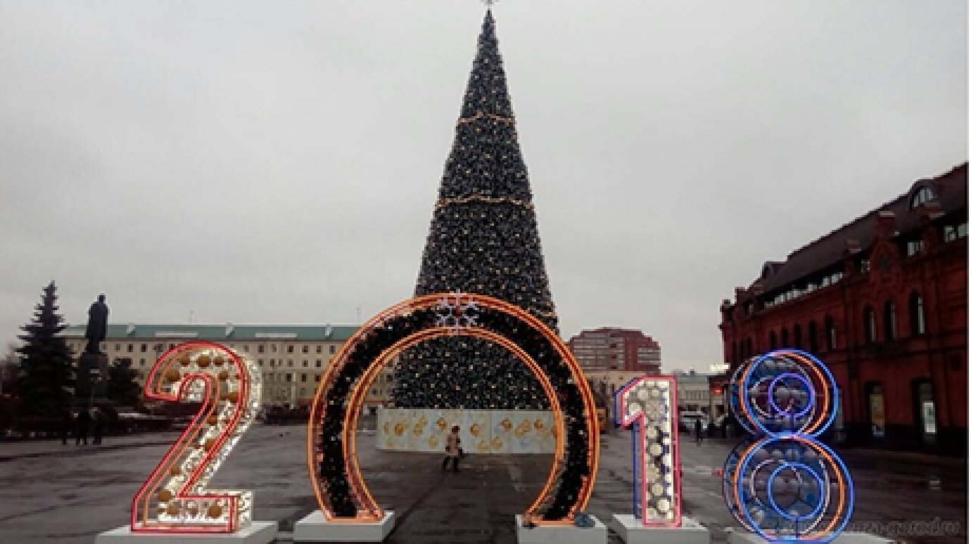 В Пензе на площади Ленина появилась новогодняя инсталляция