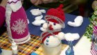 В Пензе пенсионеры создали новогодние игрушки для детей-инвалидов