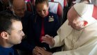 Папа Римский обвенчал пару на борту самолета
