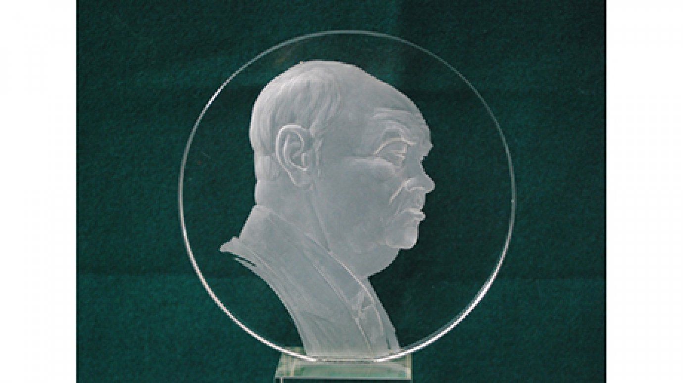 В Никольском музее стекла и хрусталя выставили пять портретов губернаторов