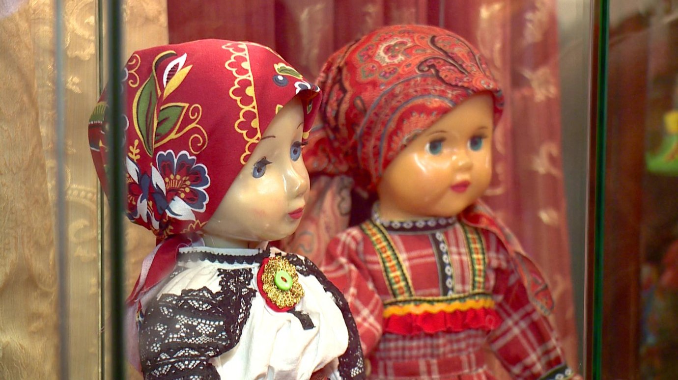 В Пензе в Литературном музее открылась выставка кукол в народных костюмах